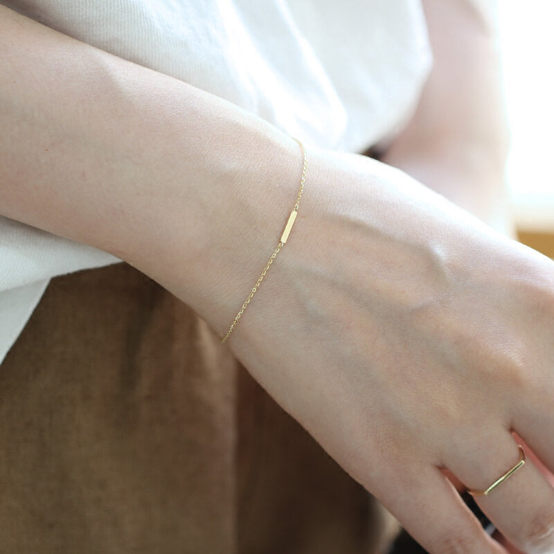 minimalist gold chain bracelet