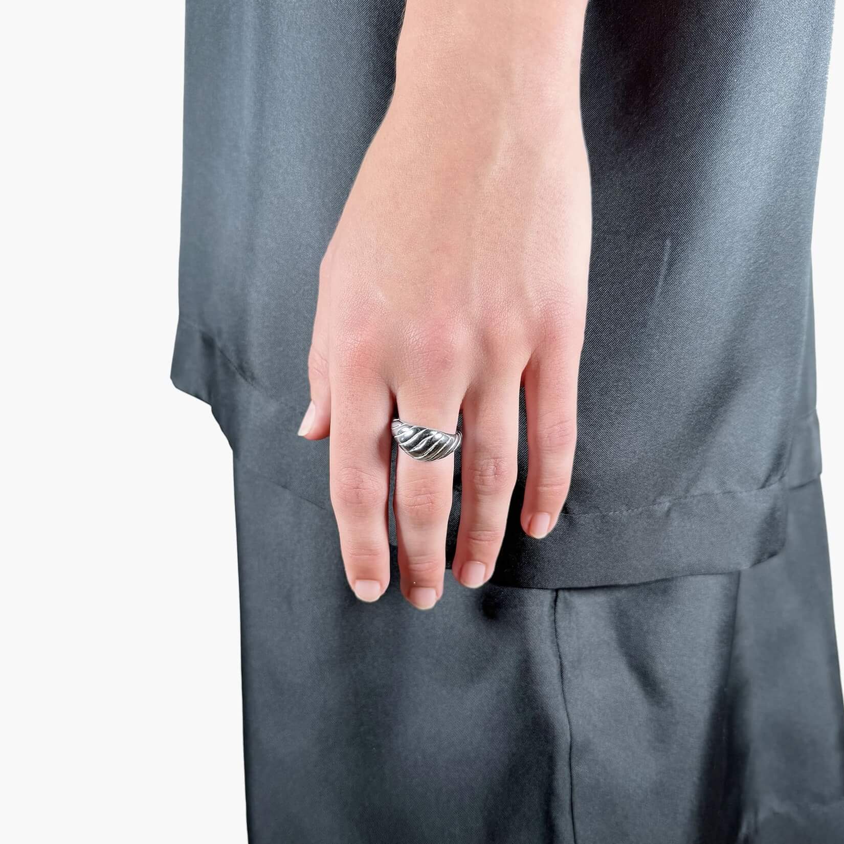 Model wearing Big Croissant ring silver