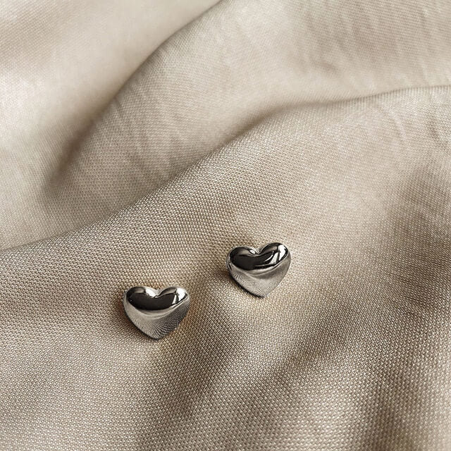 Mini Heart Stud Earrings silver