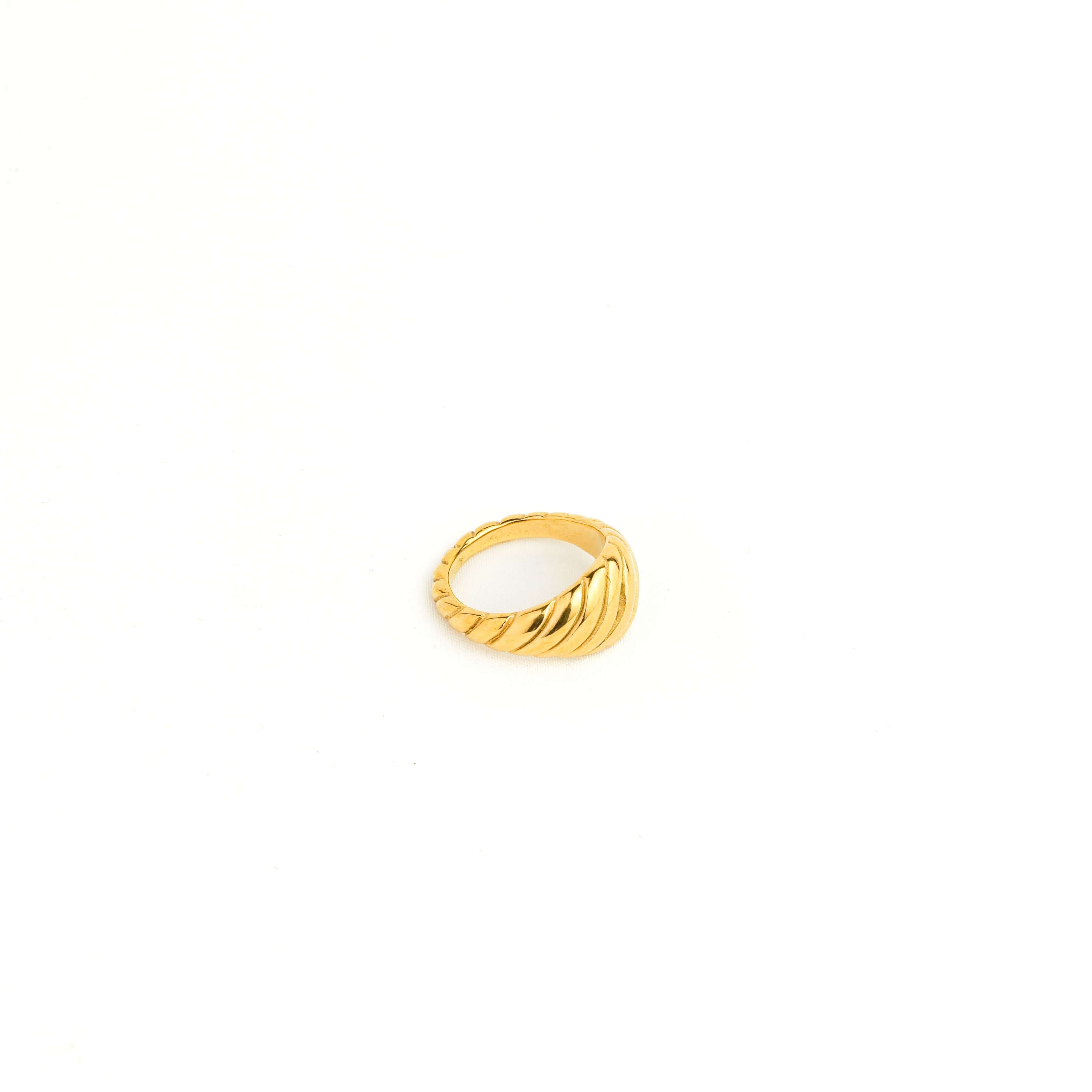 Croissant ring gold