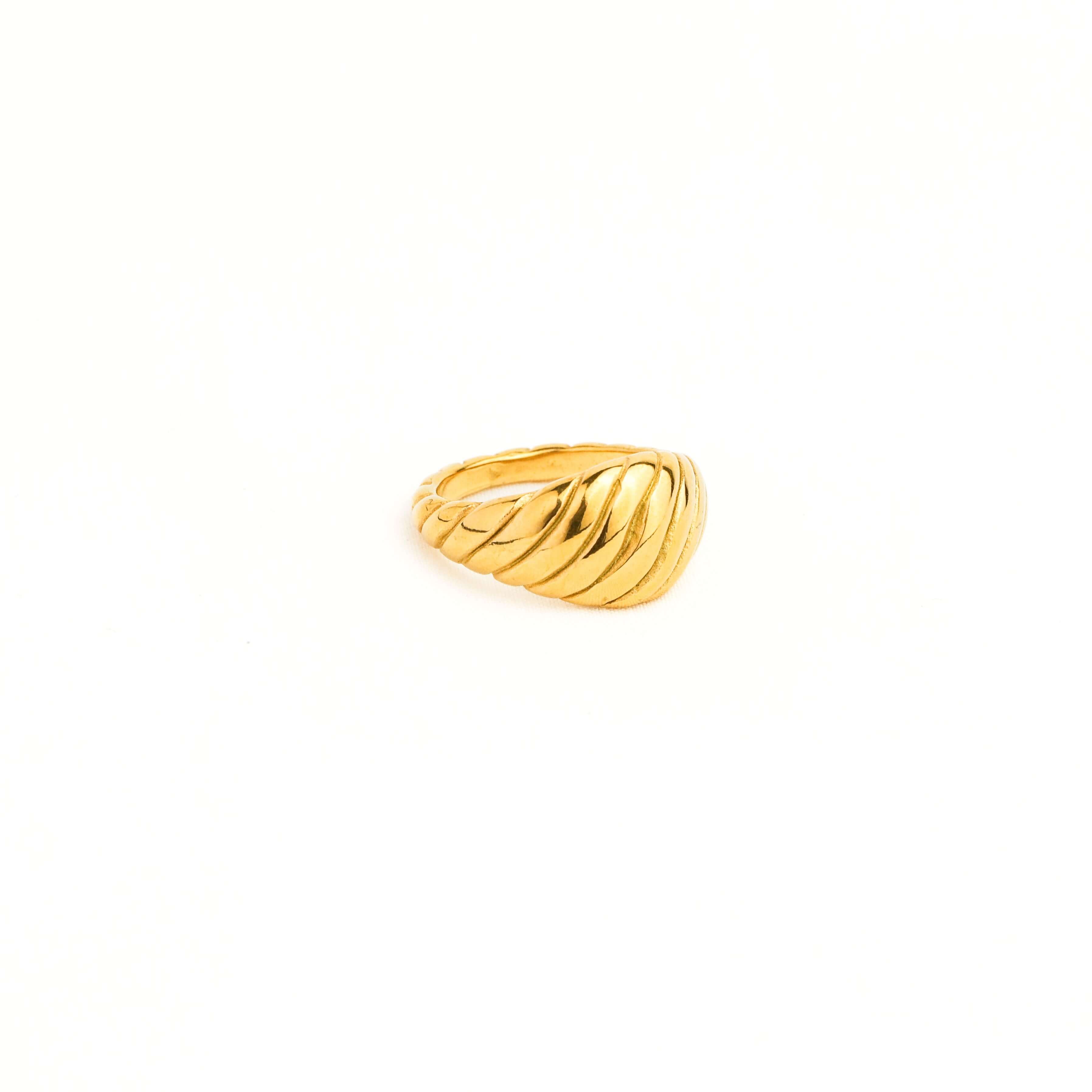 Croissant ring gold