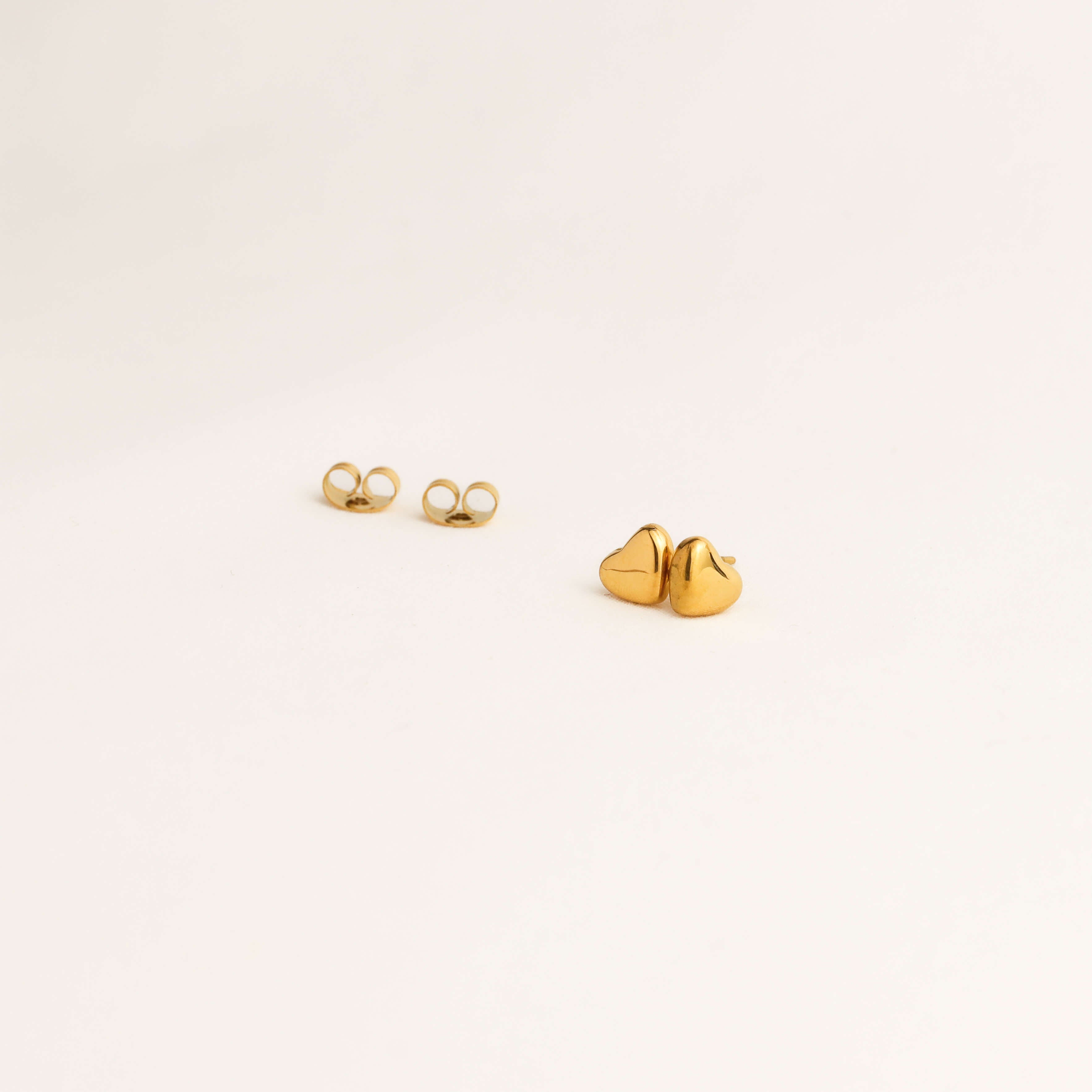 Mini Heart Stud Earrings gold