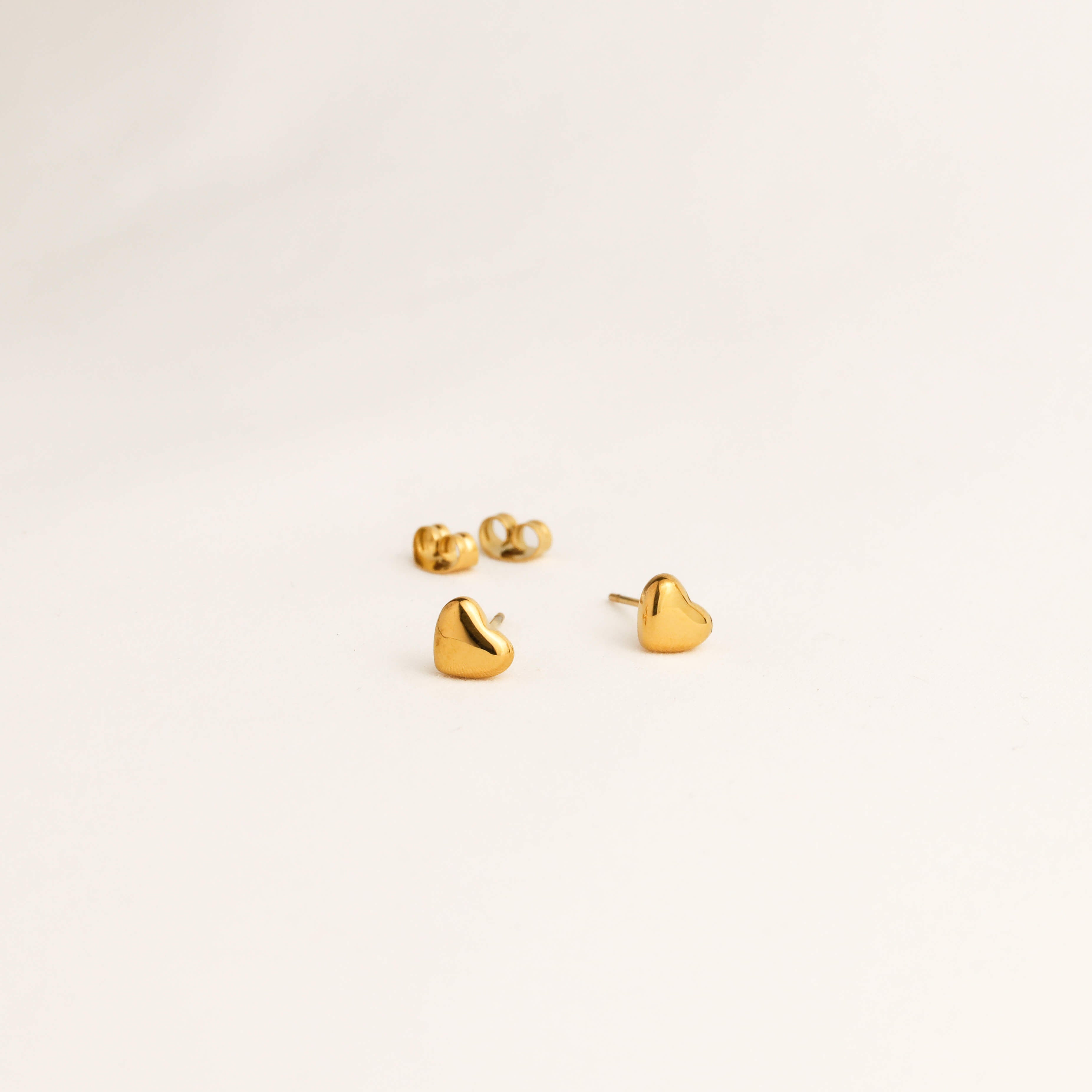 Mini Heart Stud Earrings gold